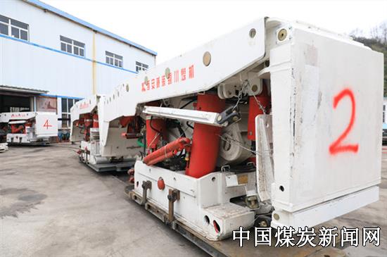 智能开采新篇章 陕煤铜川矿业玉华煤矿首台液压支架入井，开启智能化综采新时代